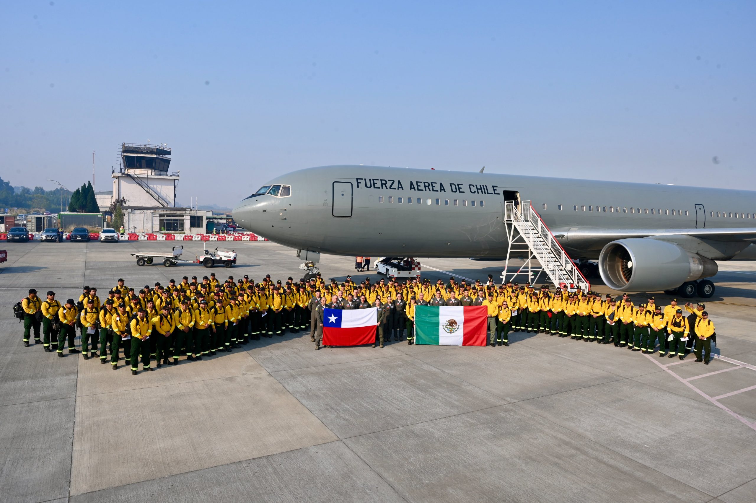 México envía brigadistas a Chile para combatir incendios